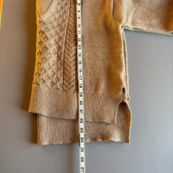Nautica Jeans Women’s Camel Tan V Neck Cable Knit Sweater Soft Preppy Minimalist - Picture 11 of 13
